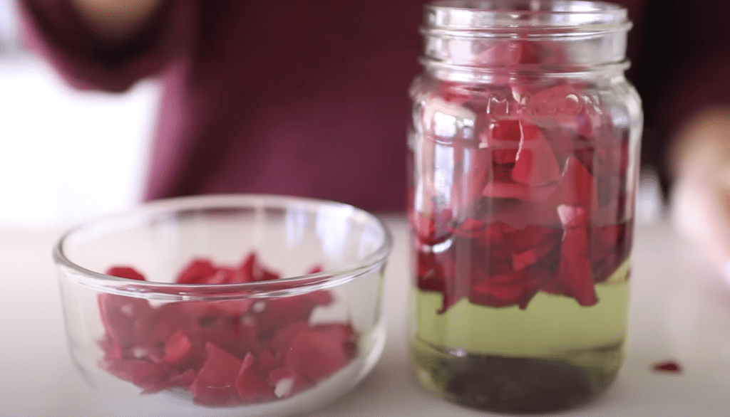 mix oil and petals