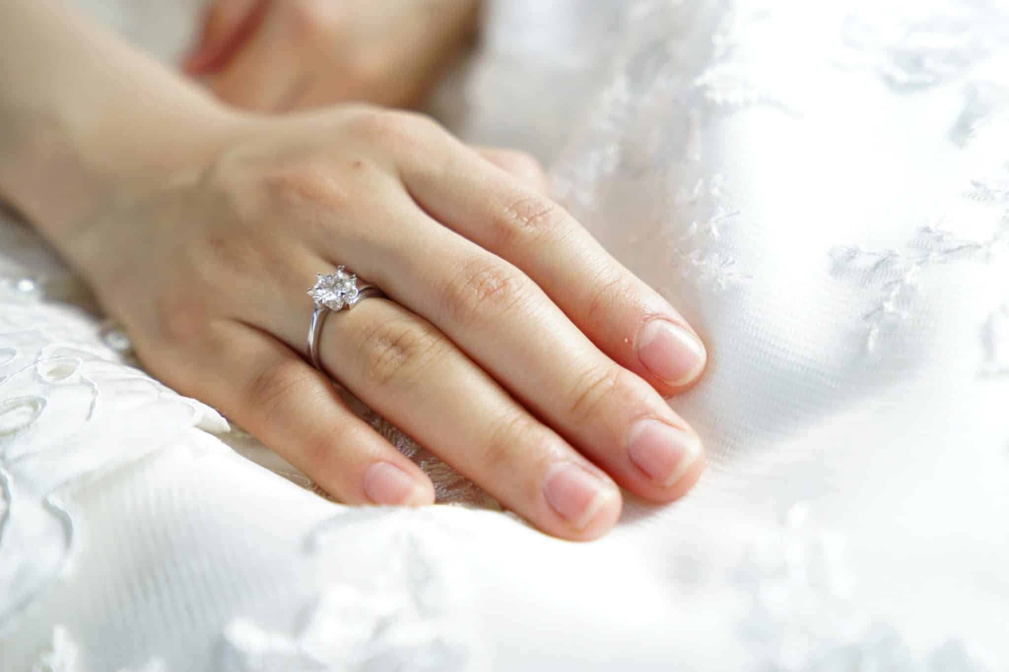 The Smart Woman’s Guide To Landing A Stunning Engagement Ring Without Overspending