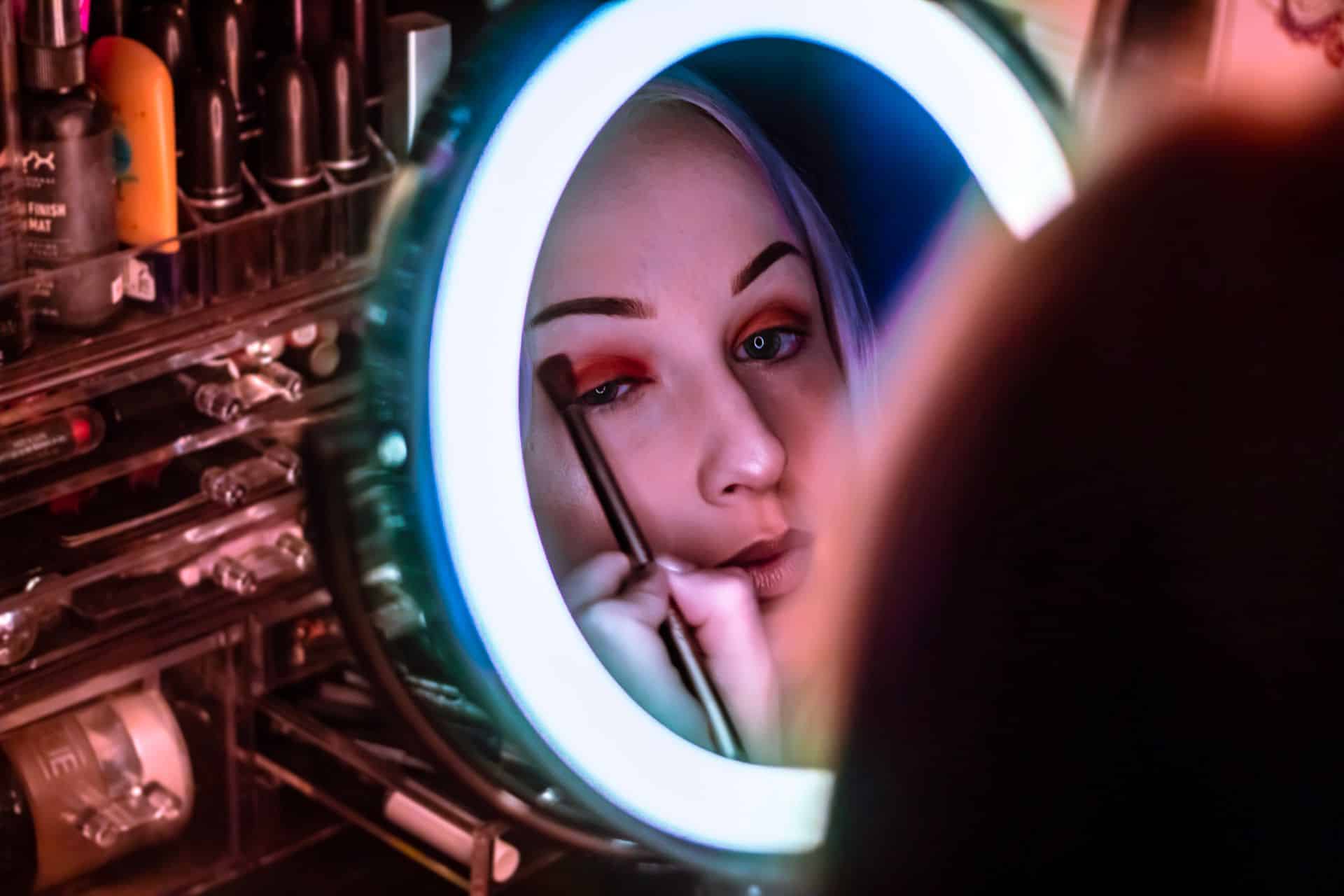 How to Find the Best Makeup Mirror for Older Eyes