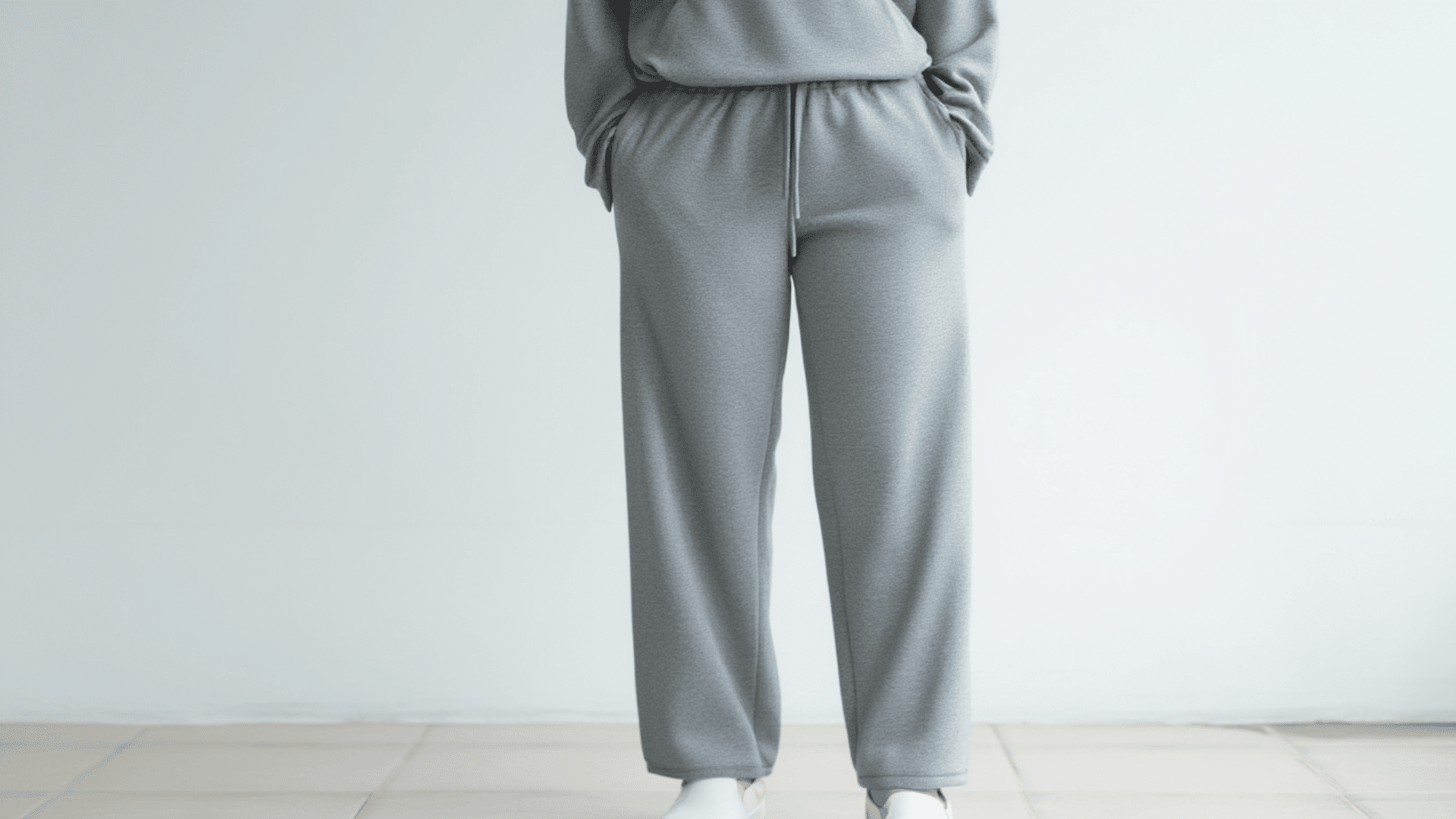 Grey colored fleece pants for men