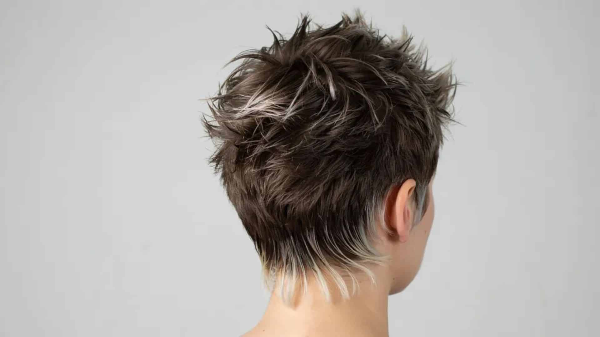 Y2K hairstyle with textured spiky hair and lighter frosted tips.