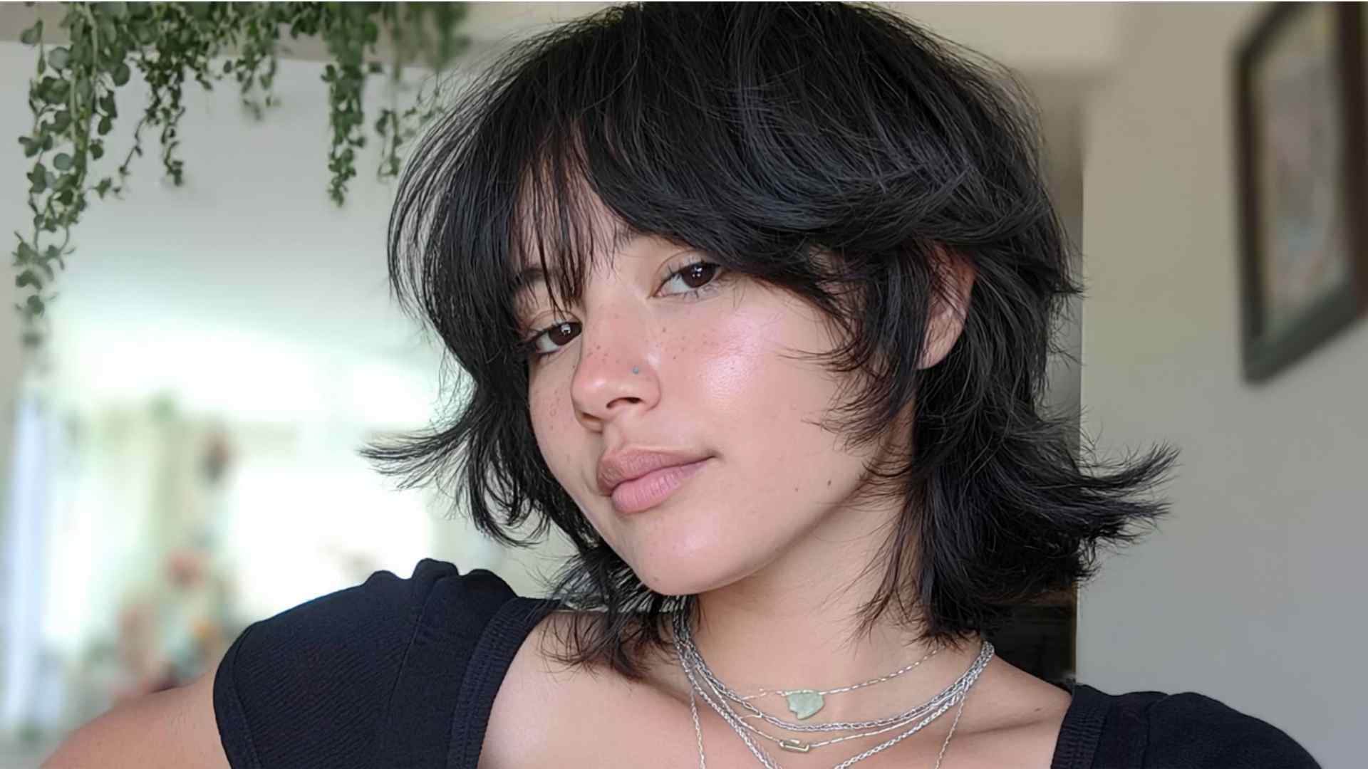 Choppy grunge bob with uneven ends and a relaxed finish