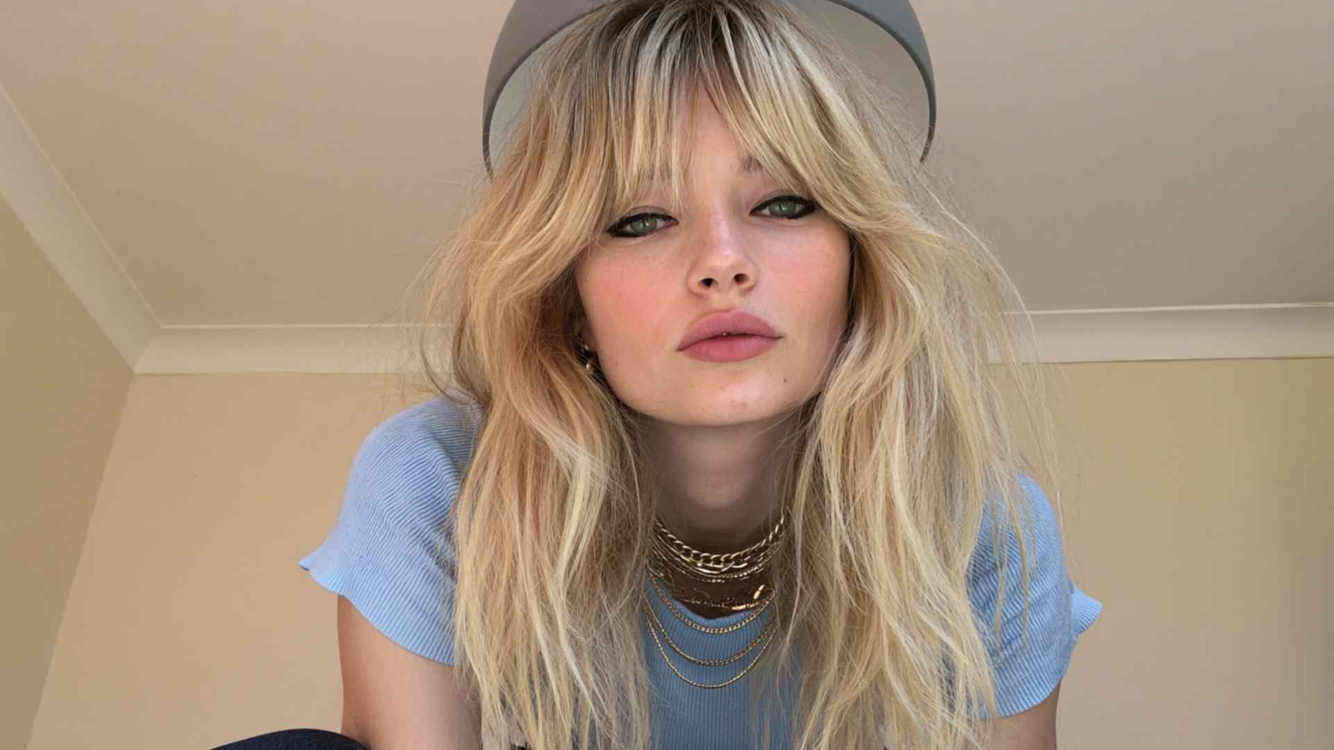 Long grunge hairstyle with choppy layers and natural waves