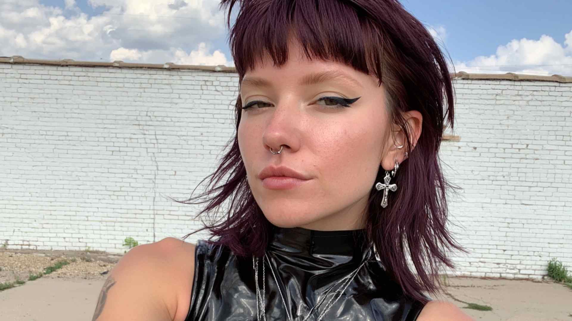 Reverse mullet with longer face-framing pieces and a much shorter back