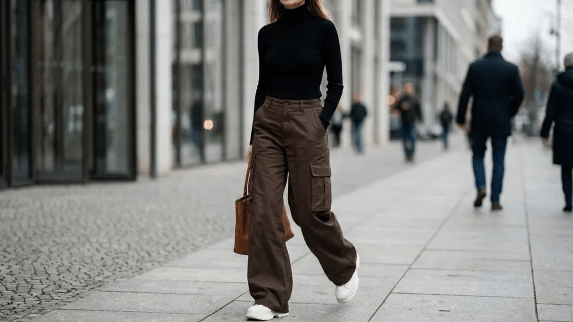 Wide leg cargos with a fitted top and chunky sneakers for a balanced outfit that keeps extra volume under control